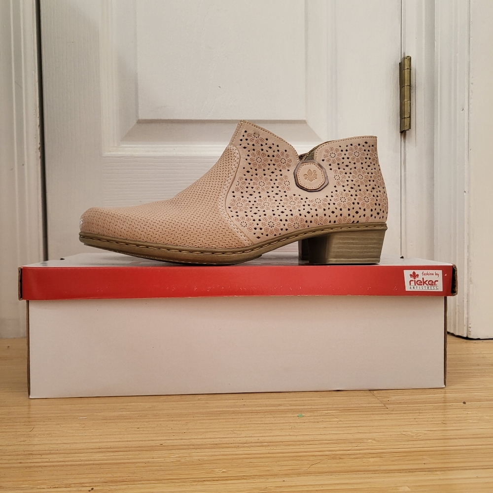 BNIB! Never worn! Rieker Suede Tan / BLUSH perforated Ankle Boots Size 10 / 42